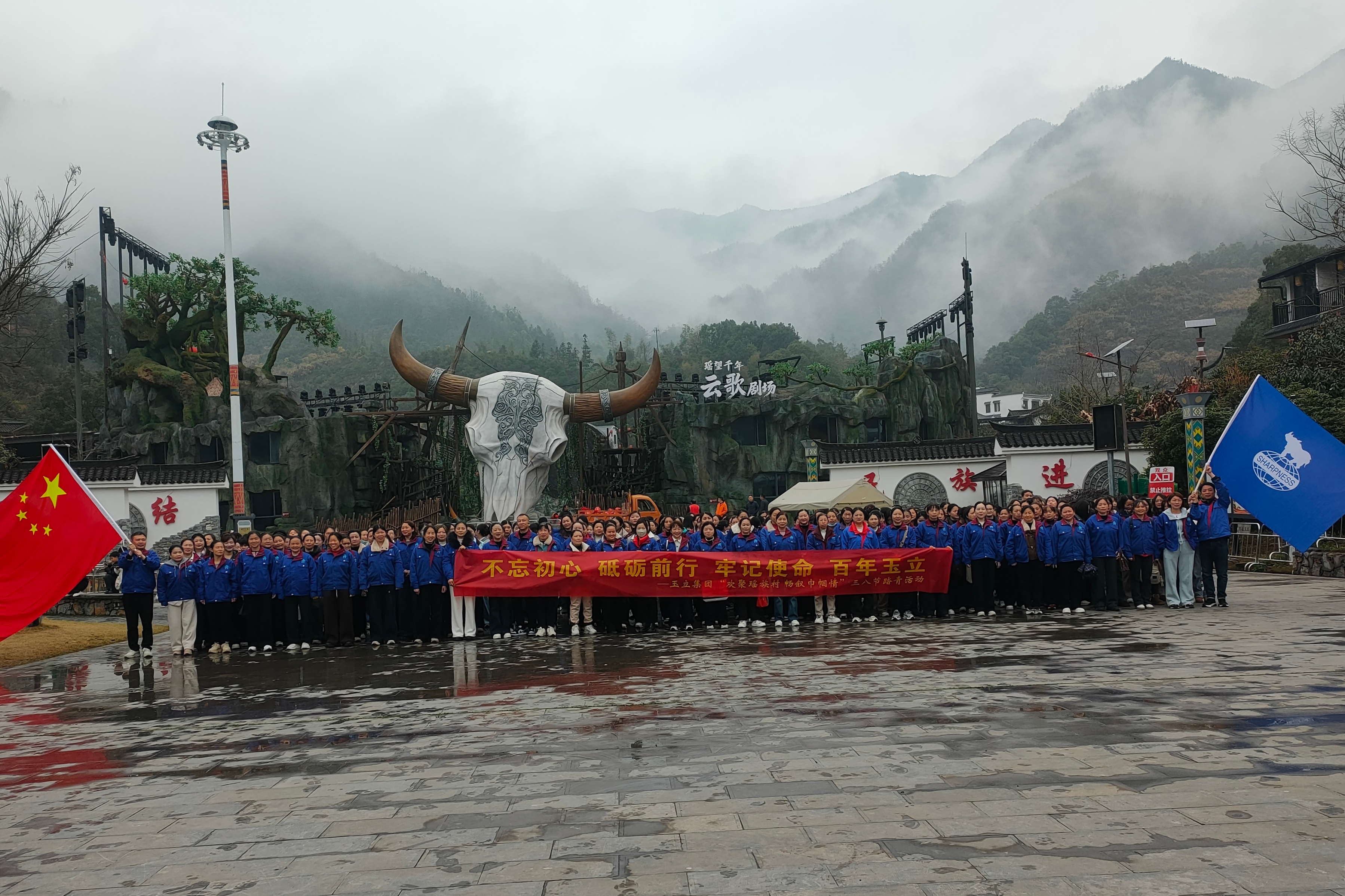 踏春传暖意    巾帼绽芳华